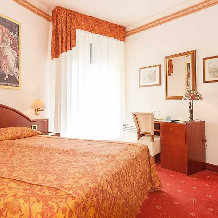 拿破仑酒店 酒店