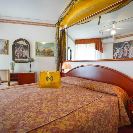 Отель Napoleon 4*