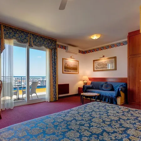 فندق Napoleon 4*